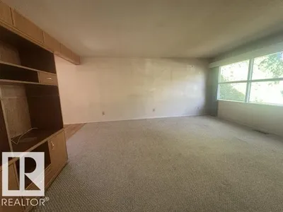 11622 133 ST NW photo 4