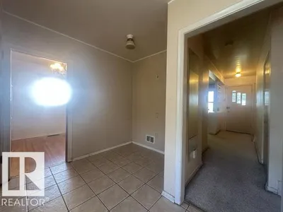 11622 133 ST NW photo 8