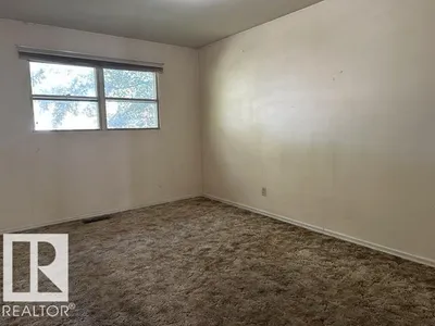 11622 133 ST NW photo 9
