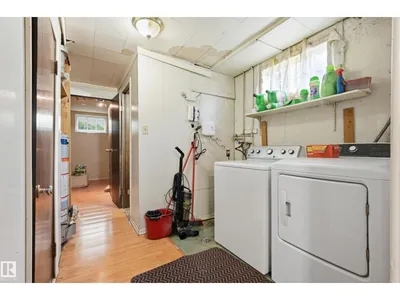 11622 133 ST NW photo 15