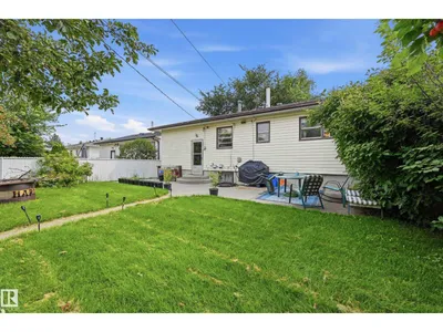 11622 133 ST NW photo 23