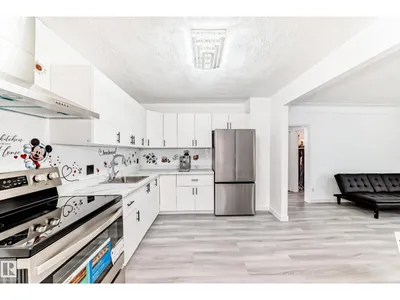 9221 110 AV NW photo 11
