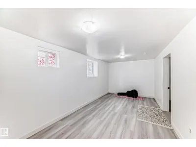 9221 110 AV NW photo 21