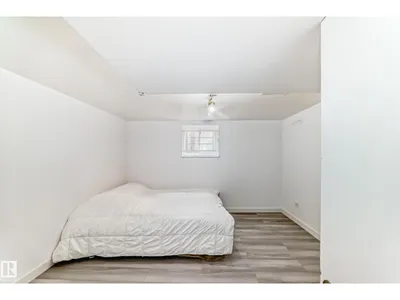 9221 110 AV NW photo 23