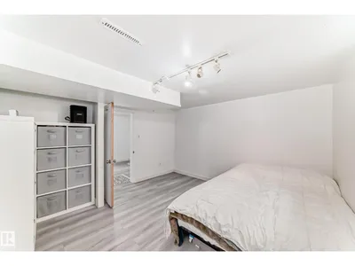 9221 110 AV NW photo 25