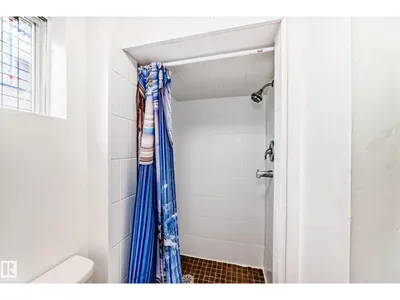 9221 110 AV NW photo 27