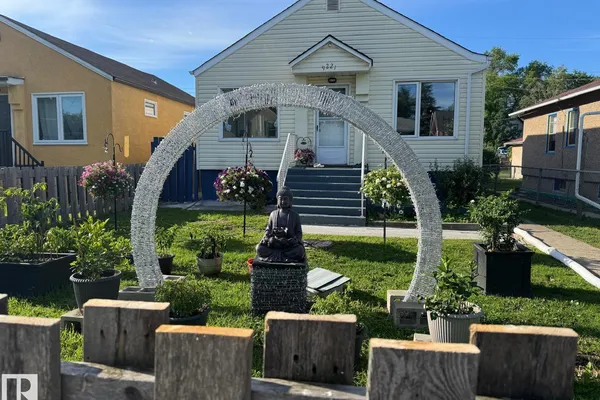 9221 110 AV NW photo 3
