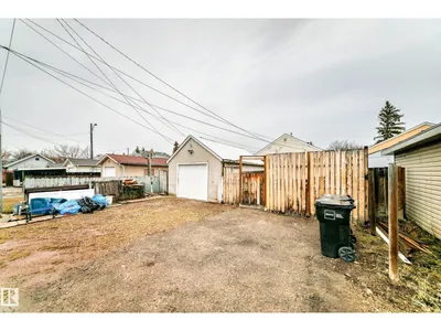 9221 110 AV NW photo 31