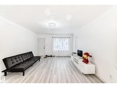 9221 110 AV NW photo 4