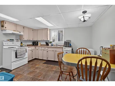 10831 80 AV NW photo 26