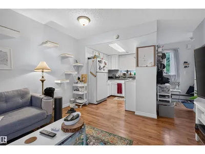 10831 80 AV NW photo 4