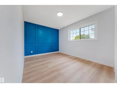 12023 137 AV NW photo 16