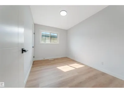 12023 137 AV NW photo 17