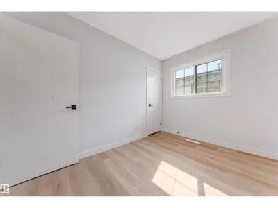 12023 137 AV NW photo 18