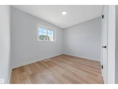 12023 137 AV NW photo 23