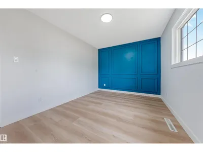 12023 137 AV NW photo 24