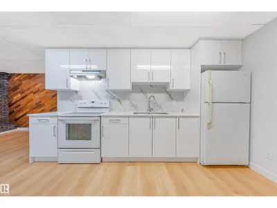 12023 137 AV NW photo 36