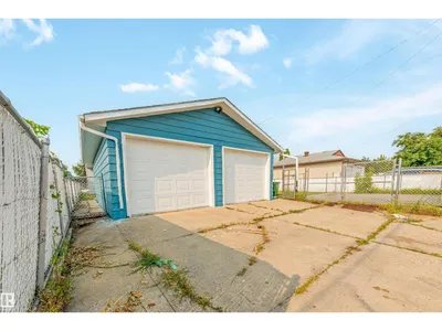 12023 137 AV NW photo 50
