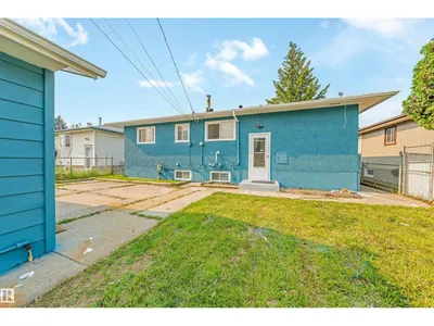 12023 137 AV NW photo 51