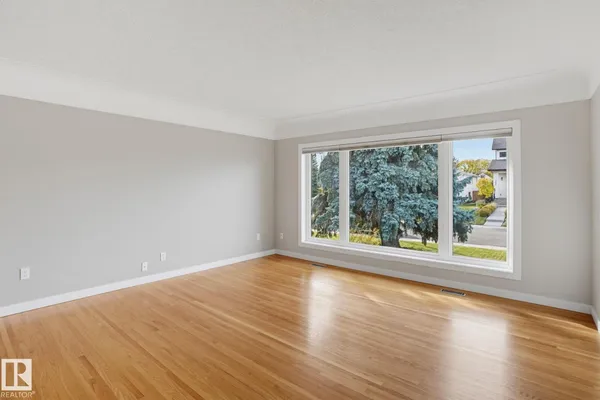 10807 134 ST NW photo 3