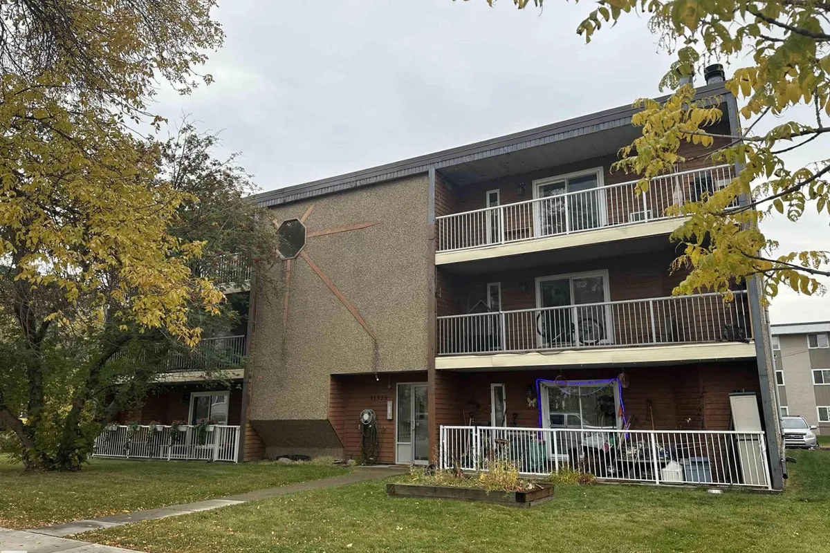 #102 11325 109 AV NW exterior