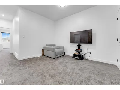 1428 11 AV NW photo 23