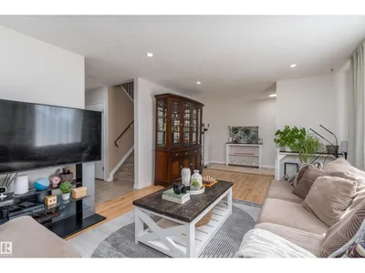 11236 40 AV NW photo 9
