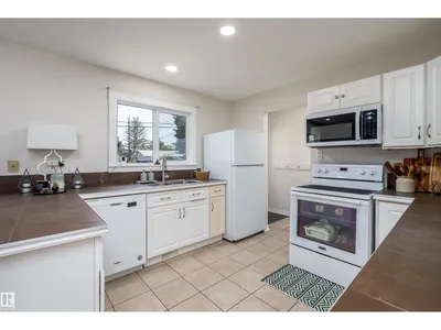 11236 40 AV NW photo 14