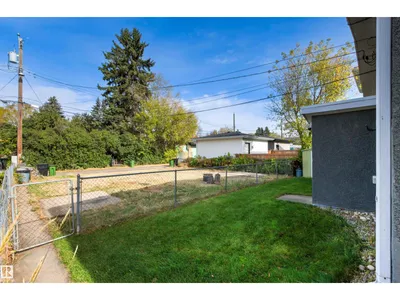 10550, 10552 62 AV NW photo 43