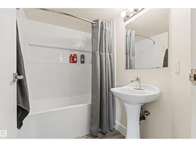 10550, 10552 62 AV NW photo 34