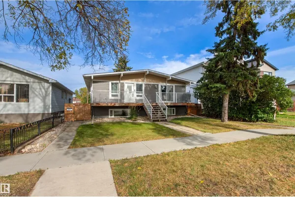 10550, 10552 62 AV NW photo 2