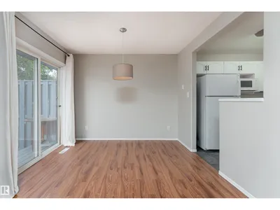 121 BULYEA RD NW photo 4