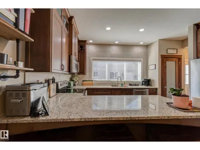 22015 97 AV NW photo 13