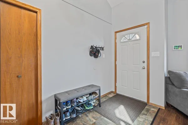 8015 158 AV NW photo 2