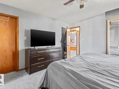 8015 158 AV NW photo 28