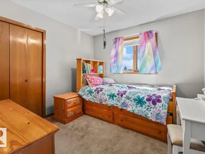 8015 158 AV NW photo 24