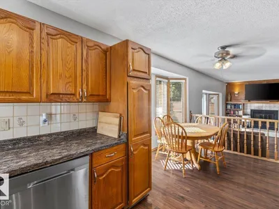 8015 158 AV NW photo 12