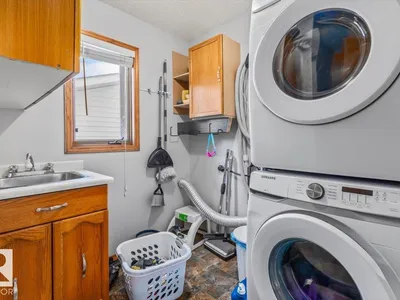 8015 158 AV NW photo 19