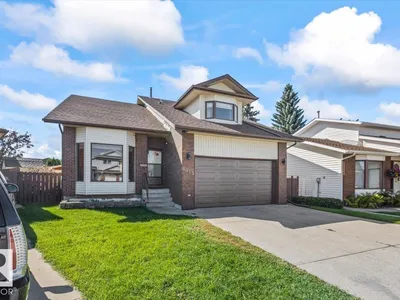 8015 158 AV NW photo 47