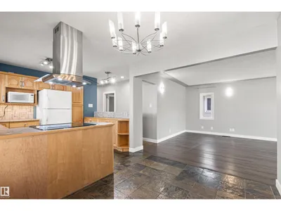 10753 79 AV NW photo 11