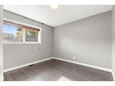 10753 79 AV NW photo 17