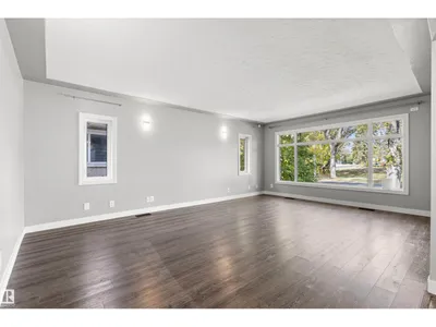 10753 79 AV NW photo 5
