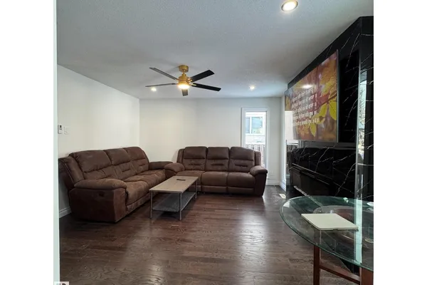 2043 49A STREET NW photo 3