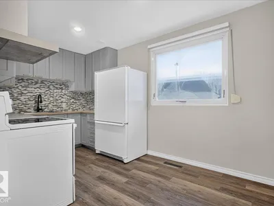 10716 51 AV NW photo 17