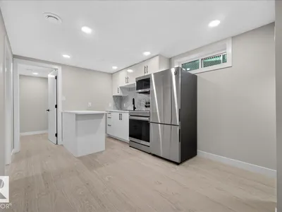 10716 51 AV NW photo 37