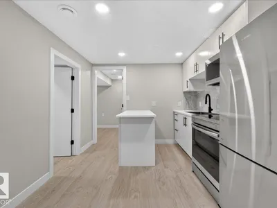 10716 51 AV NW photo 38