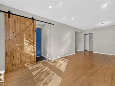 10716 51 AV NW photo 9