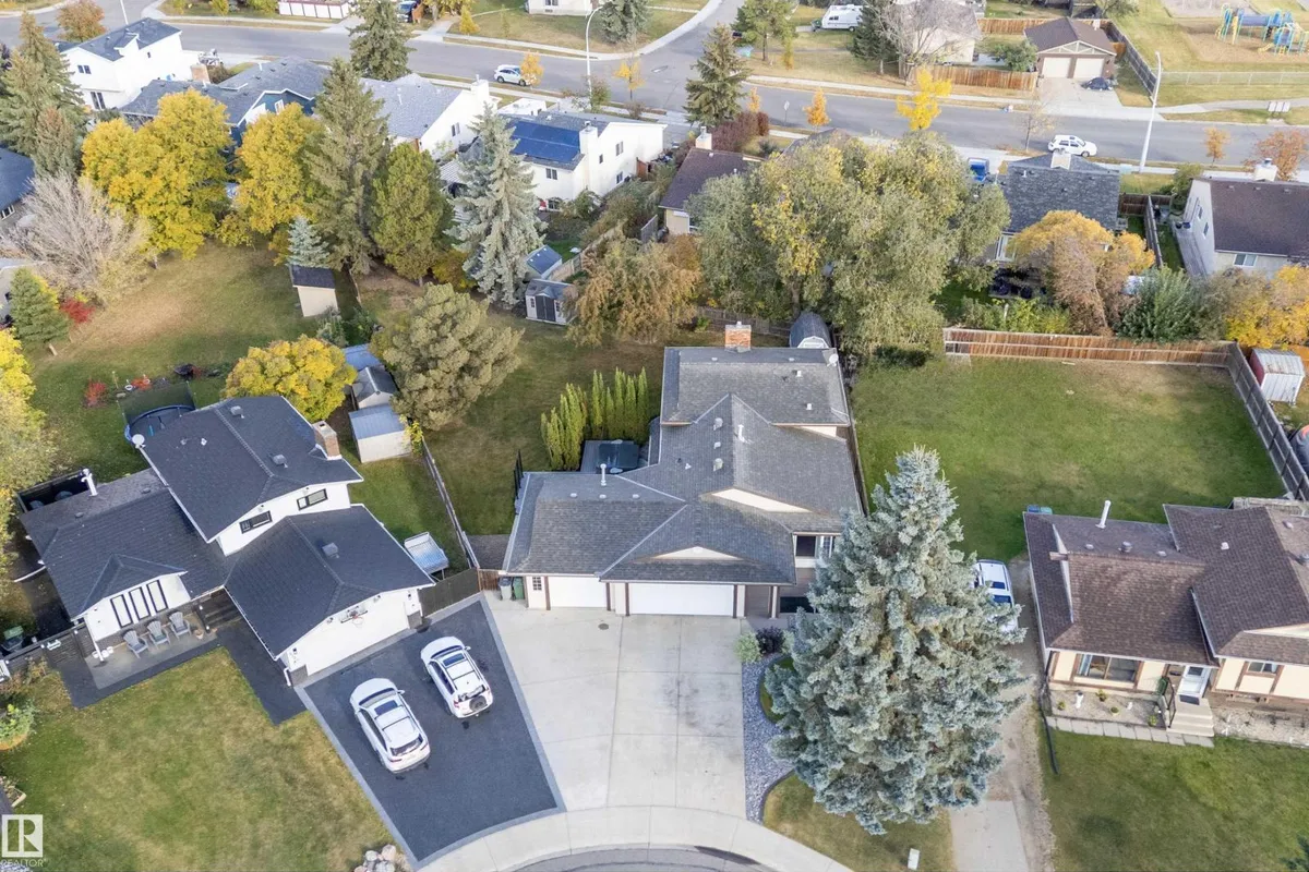 4118 46 ST exterior