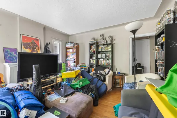 7516 106 ST NW NW photo 2