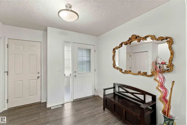 3524 MCLEAN CR SW photo 2